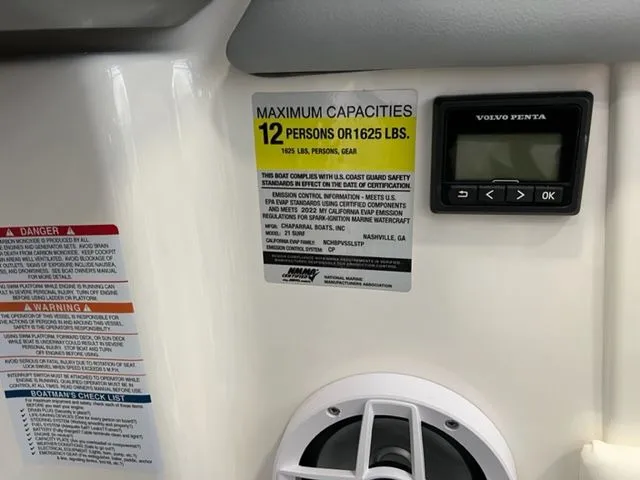 Slide: The Image of Chaparral 21 Surf 2022 - 10