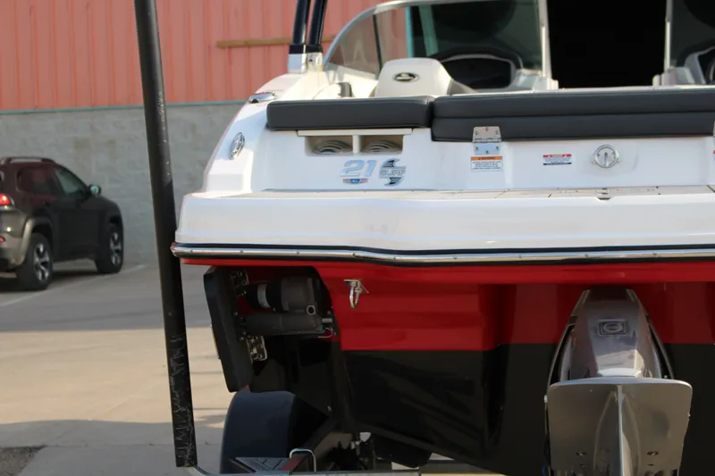 Slide: The Image of Chaparral 21 Surf 2022 - 21