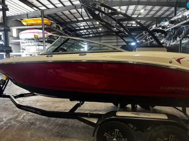 Slide: The Image of Chaparral 21 Surf 2022 - 4