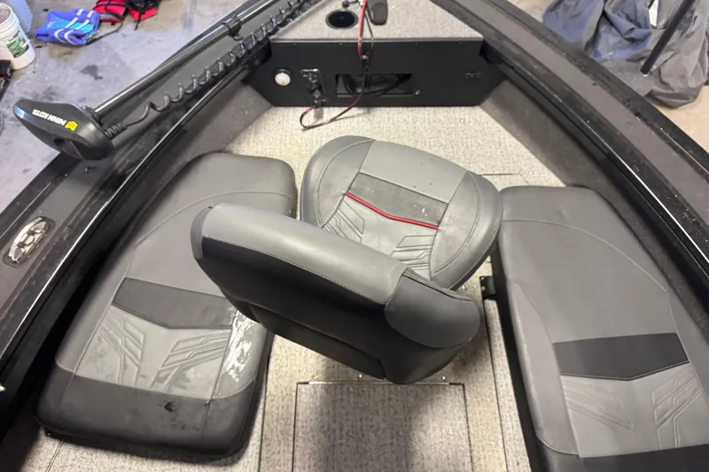 Slide: The Image of 2023 Tracker Targa V-19 WT boat interior with seating and trolling motor. - 11