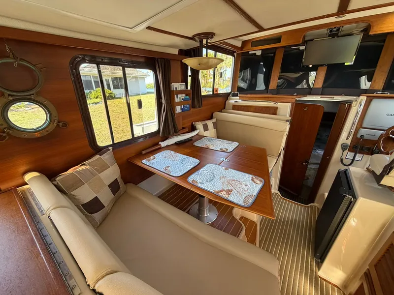 Slide: The Image of Interior of 2013 Ranger Tugs R-31 CB yacht. - 30