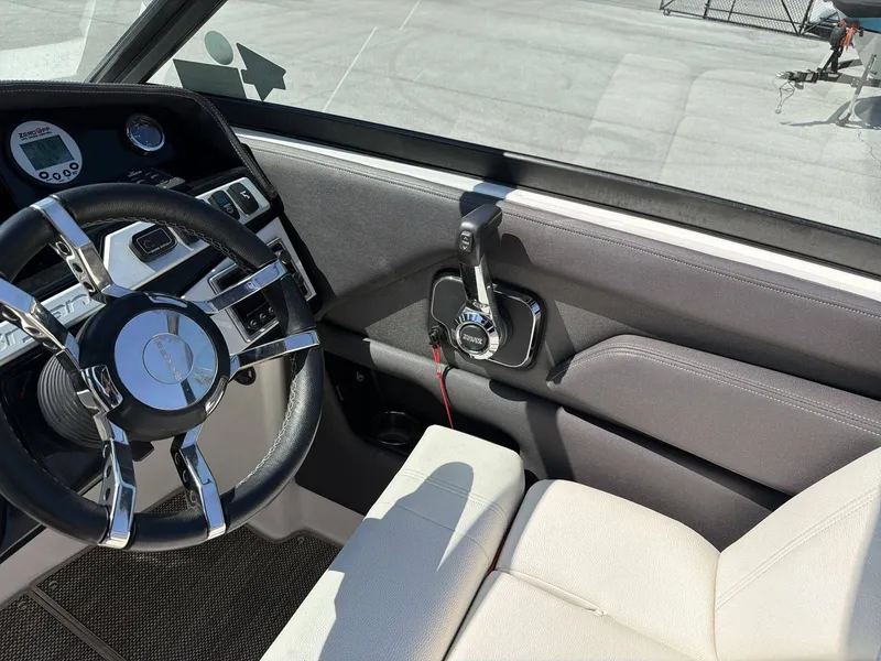 Slide: The Image of Bryant CALANDRA SURF 2018 - 19