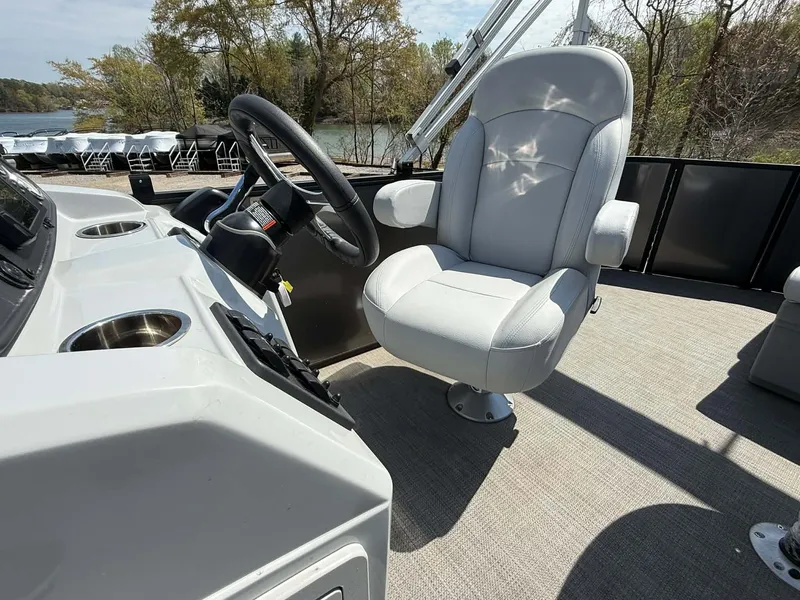 Slide: The Image of Bentley Pontoons Legacy 200 Fish 2023 - 18