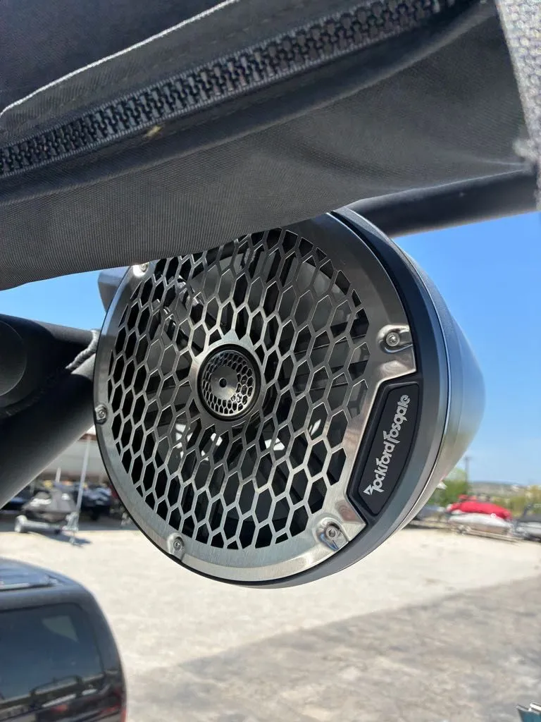 Slide: The Image of Heyday Wake Boats H22 2026 - 11