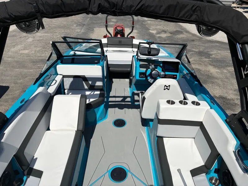 Slide: The Image of Heyday Wake Boats H22 2026 - 3