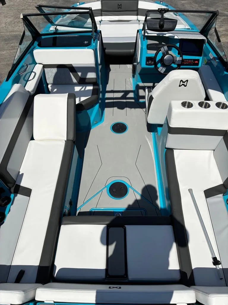 Slide: The Image of Heyday Wake Boats H22 2026 - 6