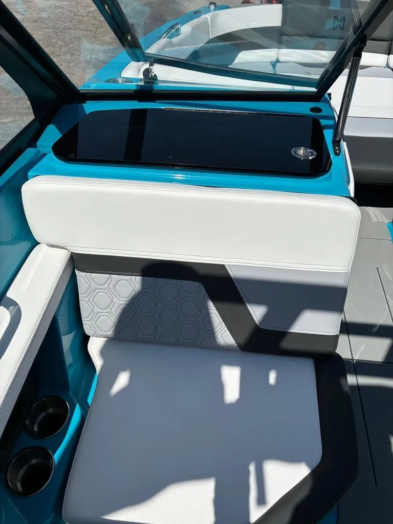 Slide: The Image of Heyday Wake Boats H22 2026 - 7