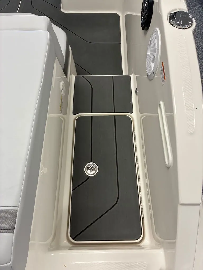 Slide: The Image of Bayliner V20i 2026 - 13