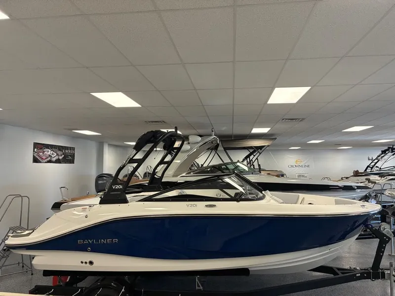 Slide: The Image of Bayliner V20i 2026 - 14