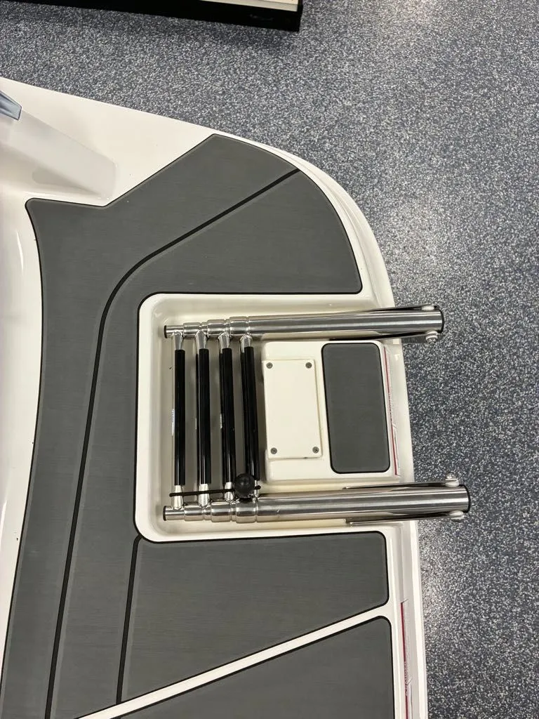 Slide: The Image of Bayliner V20i 2026 - 16