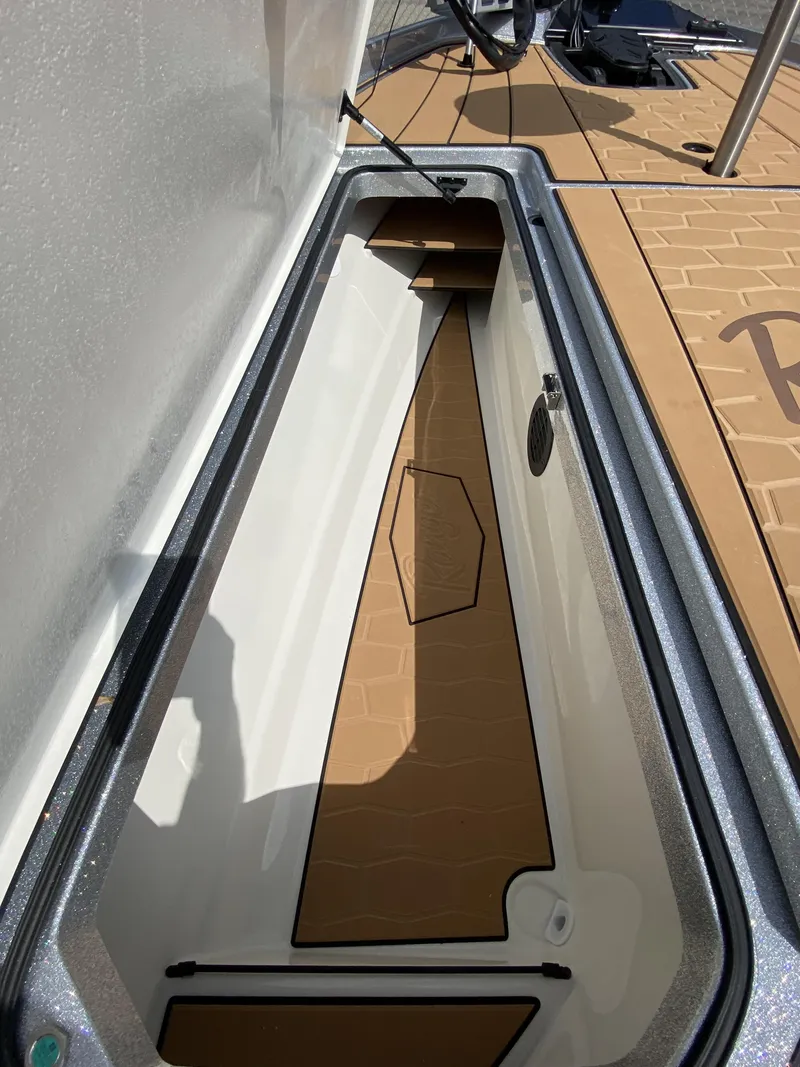 Slide: The Image of Ranger Z Comanche Z520R Ultra 2026 - 16