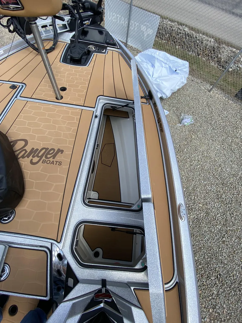 Slide: The Image of Ranger Z Comanche Z520R Ultra 2026 - 21