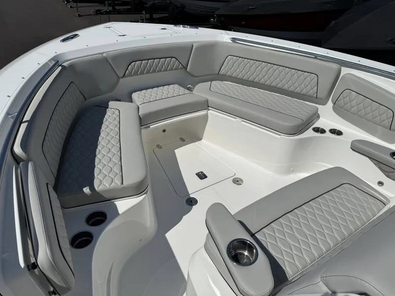 Slide: The Image of Pursuit S 328 Sport 2026 - 10