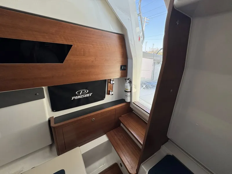 Slide: The Image of Pursuit S 328 Sport 2026 - 11