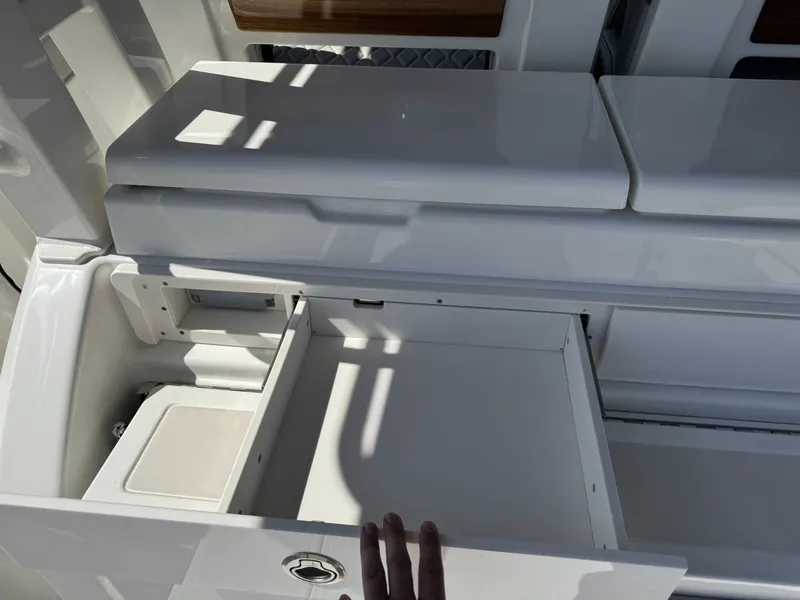 Slide: The Image of Pursuit S 328 Sport 2026 - 12