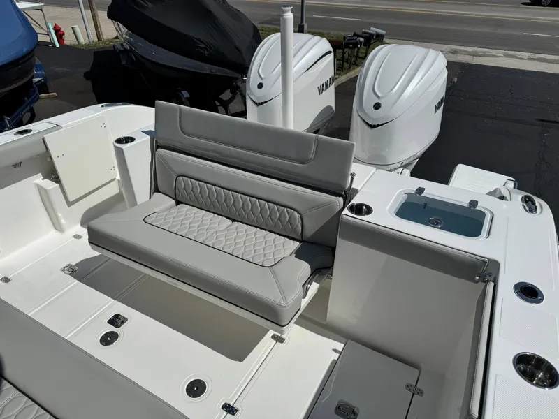 Slide: The Image of Pursuit S 328 Sport 2026 - 14