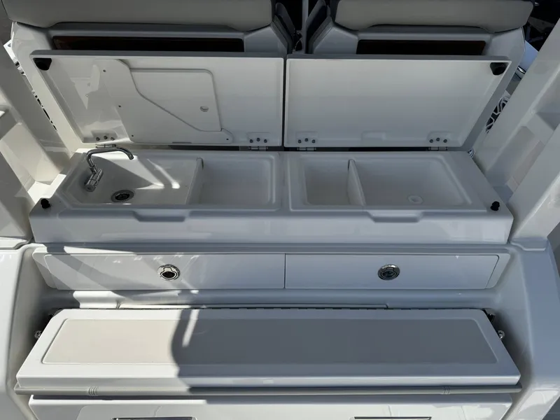 Slide: The Image of Pursuit S 328 Sport 2026 - 15