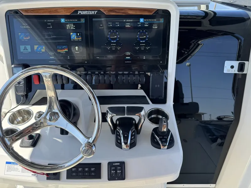 Slide: The Image of Pursuit S 328 Sport 2026 - 17