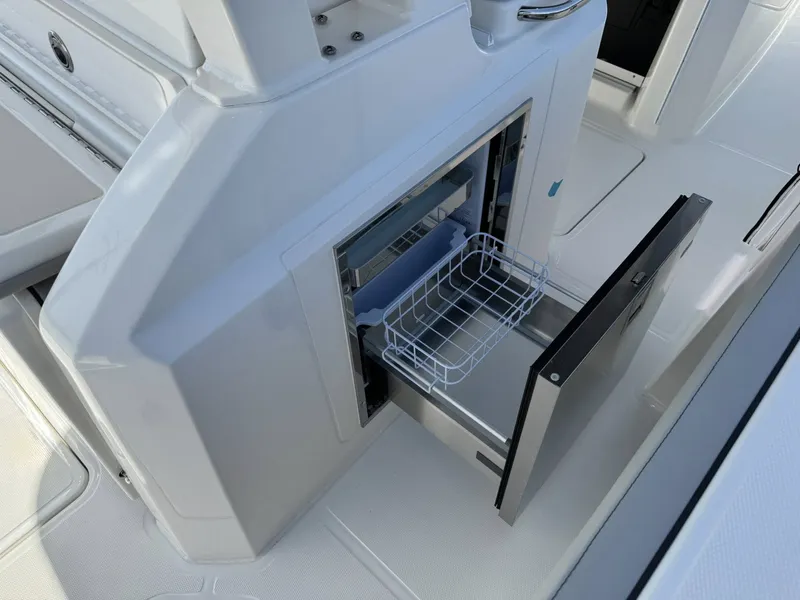 Slide: The Image of Pursuit S 328 Sport 2026 - 21