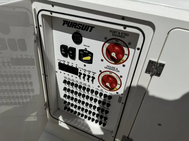 Slide: The Image of Pursuit S 328 Sport 2026 - 27