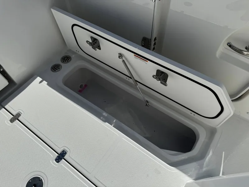 Slide: The Image of Pursuit S 328 Sport 2026 - 29