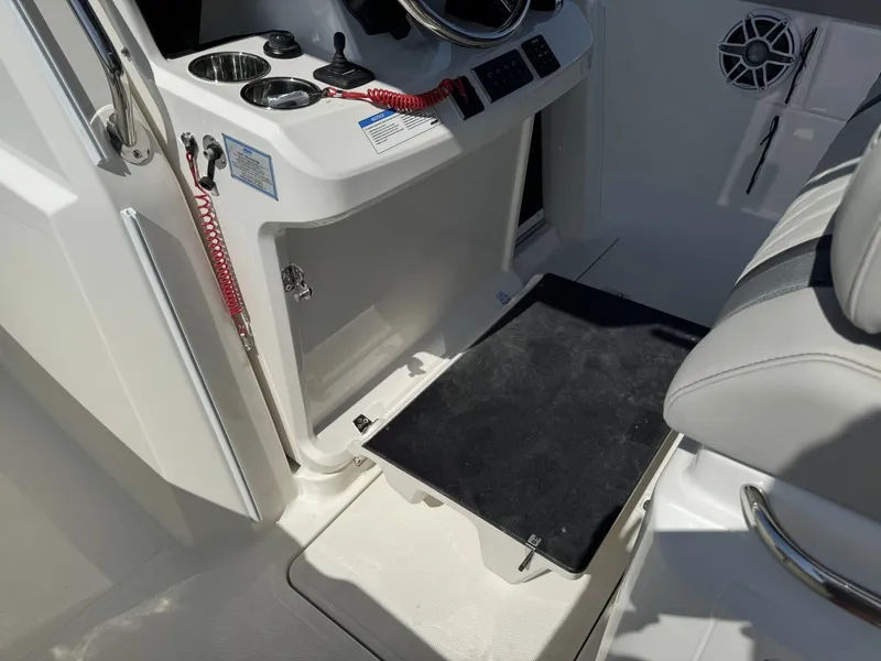 Slide: The Image of Pursuit S 328 Sport 2026 - 3