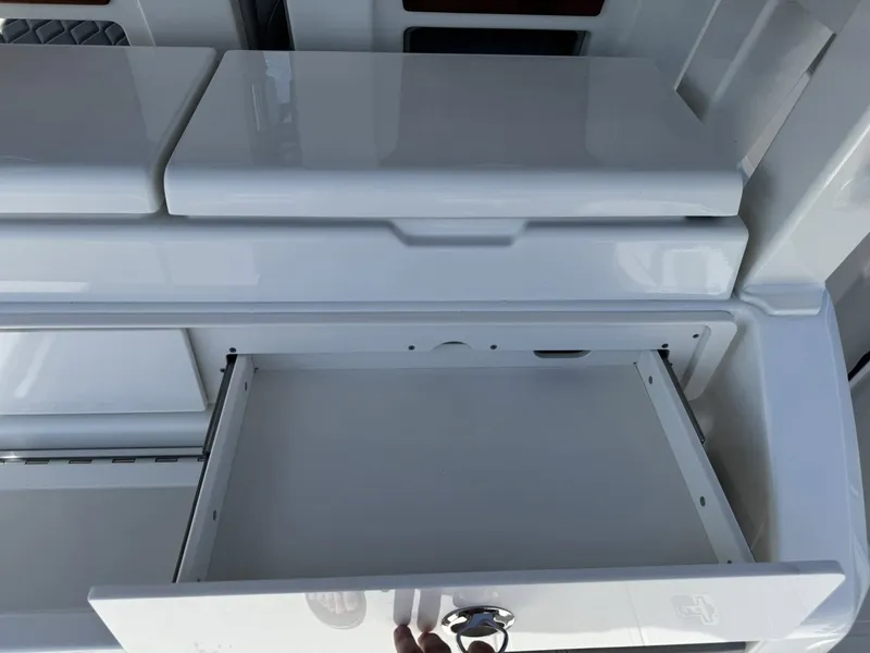 Slide: The Image of Pursuit S 328 Sport 2026 - 30