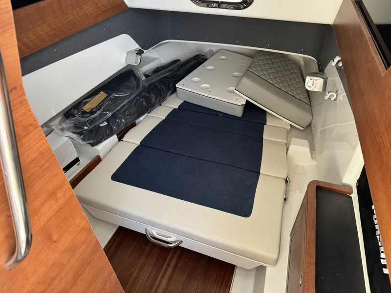 Slide: The Image of Pursuit S 328 Sport 2026 - 32