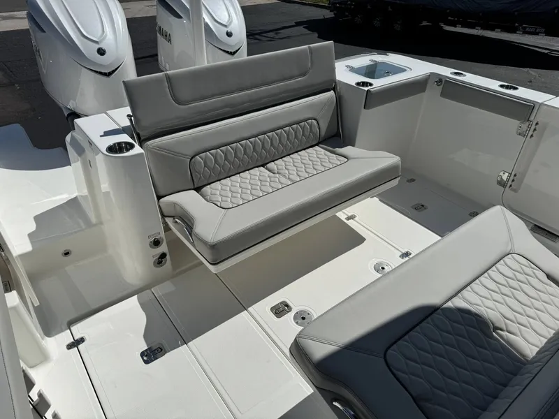 Slide: The Image of Pursuit S 328 Sport 2026 - 36