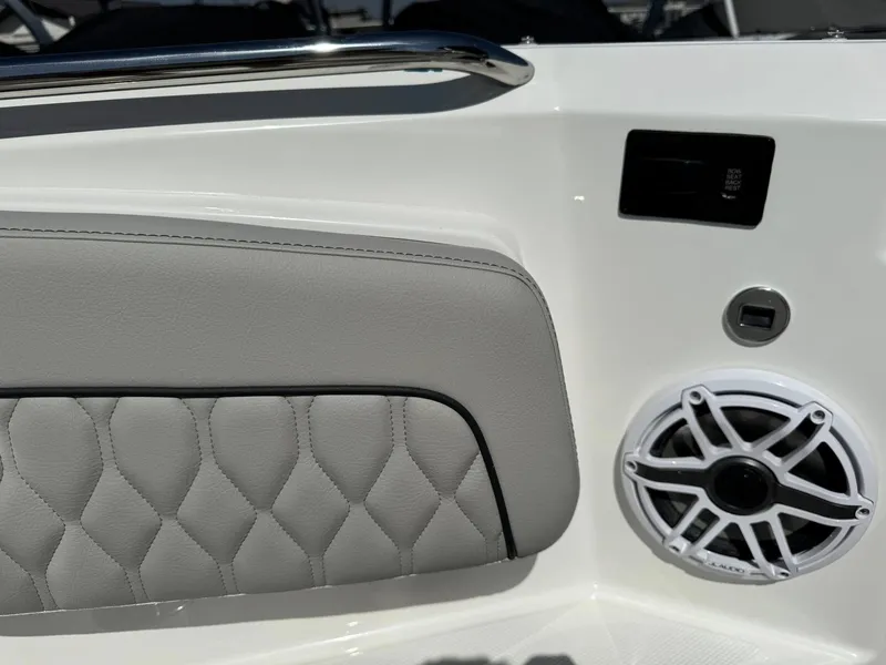 Slide: The Image of Pursuit S 328 Sport 2026 - 38