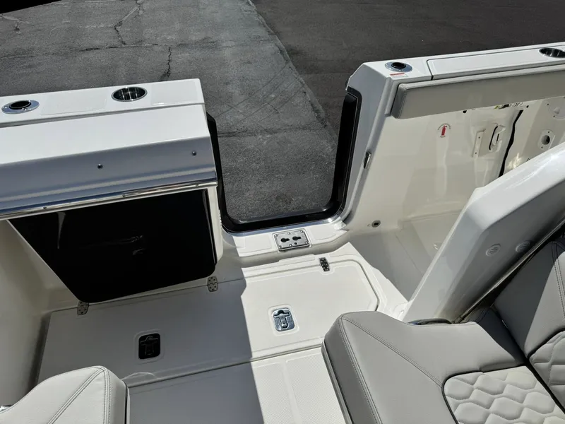 Slide: The Image of Pursuit S 328 Sport 2026 - 40