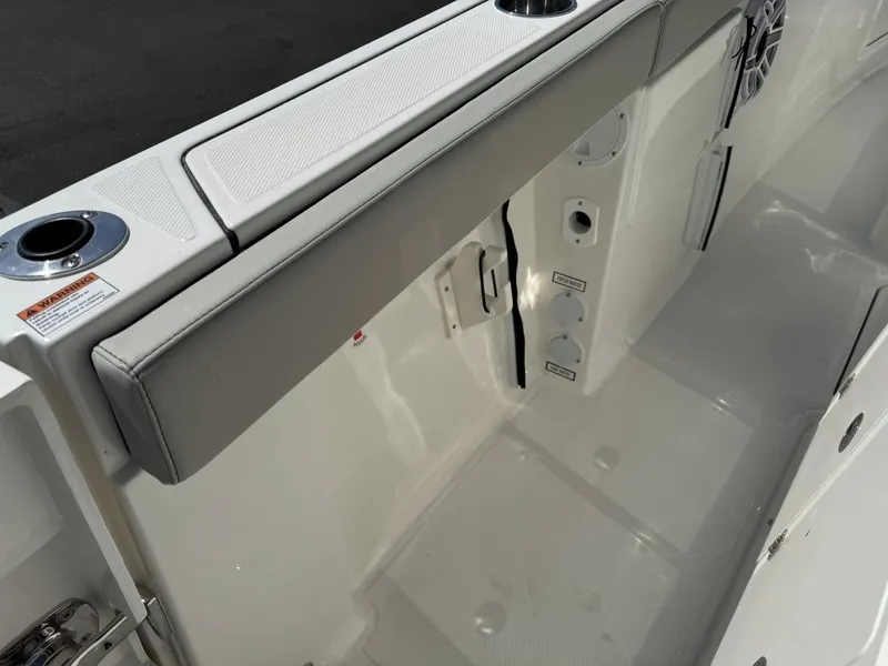 Slide: The Image of Pursuit S 328 Sport 2026 - 41