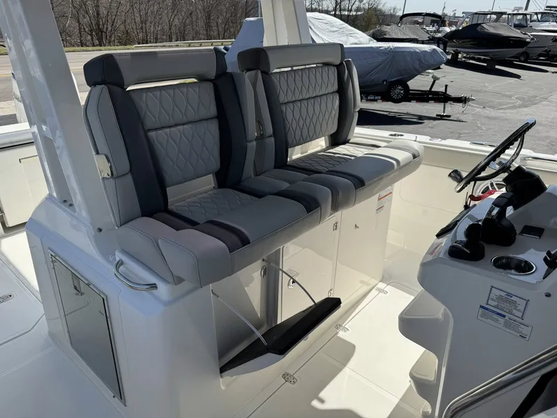 Slide: The Image of Pursuit S 328 Sport 2026 - 5