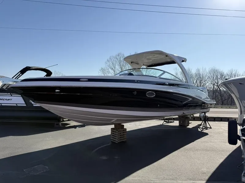 The Image of Crownline Boats 318 XSS 2026 - 1