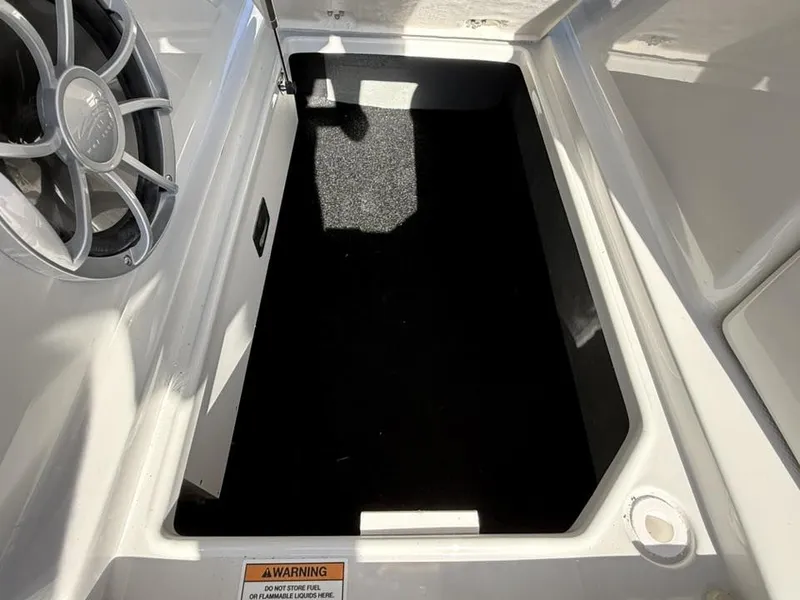 Slide: The Image of Crownline Boats 318 XSS 2026 - 11