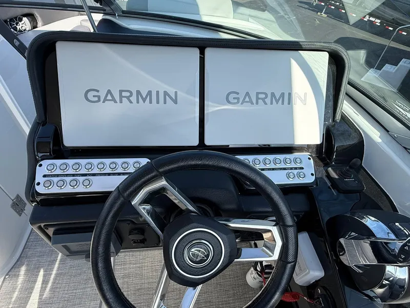 Slide: The Image of Crownline Boats 318 XSS 2026 - 14