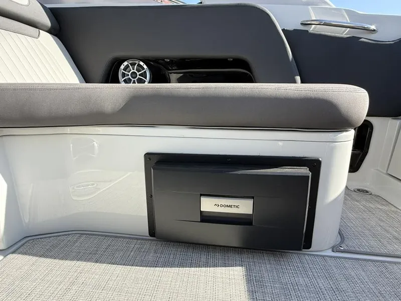 Slide: The Image of Crownline Boats 318 XSS 2026 - 16