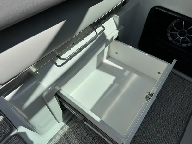 Slide: The Image of Crownline Boats 318 XSS 2026 - 22