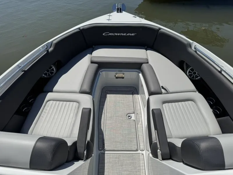 Slide: The Image of Crownline Boats 318 XSS 2026 - 28