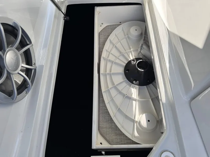 Slide: The Image of Crownline Boats 318 XSS 2026 - 31