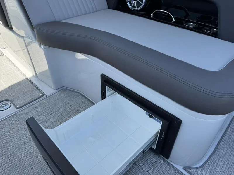 Slide: The Image of Crownline Boats 318 XSS 2026 - 33