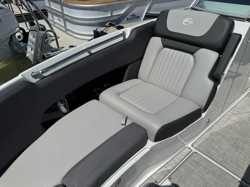 Slide: The Image of Crownline Boats 318 XSS 2026 - 36
