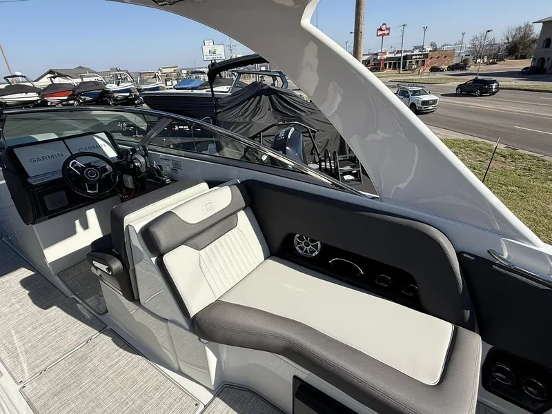Slide: The Image of Crownline Boats 318 XSS 2026 - 4