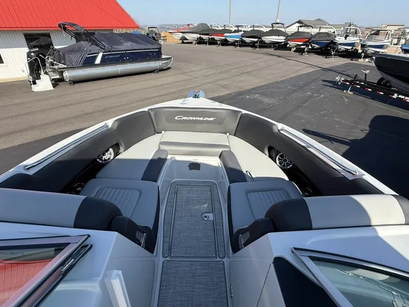 Slide: The Image of Crownline Boats 318 XSS 2026 - 6