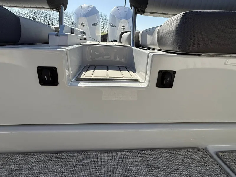 Slide: The Image of Crownline Boats 318 XSS 2026 - 8