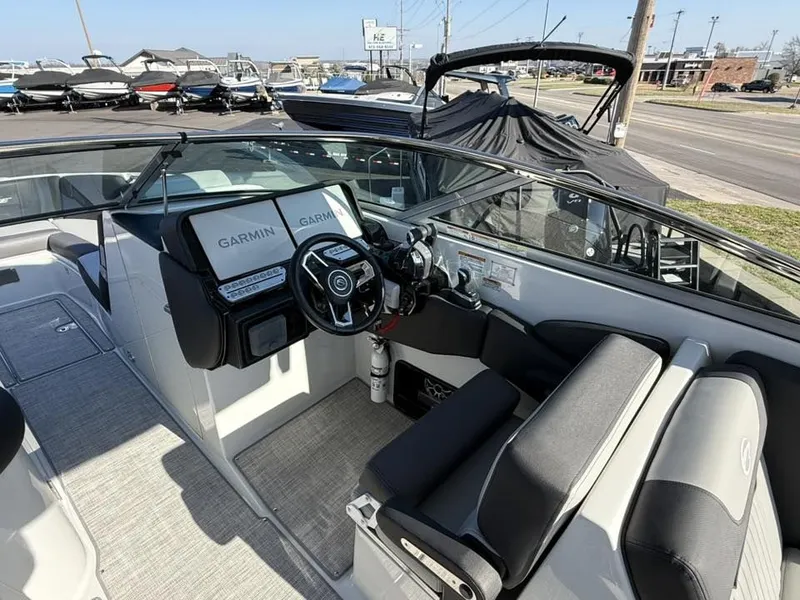 Slide: The Image of Crownline Boats 318 XSS 2026 - 9