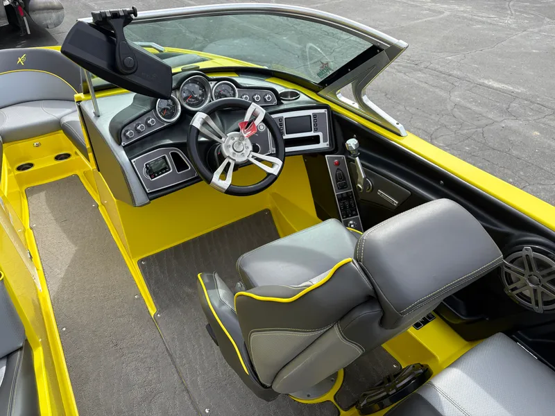 Slide: The Image of MasterCraft X10 2017 - 10