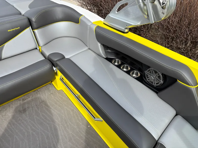 Slide: The Image of MasterCraft X10 2017 - 13