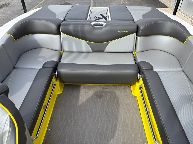 Slide: The Image of MasterCraft X10 2017 - 14