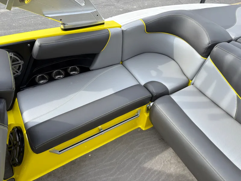 Slide: The Image of MasterCraft X10 2017 - 15